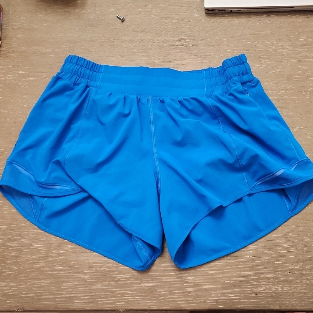 Lululemon Hotty Hot Low-Rise Lined Short Blue Size 8 Pockets